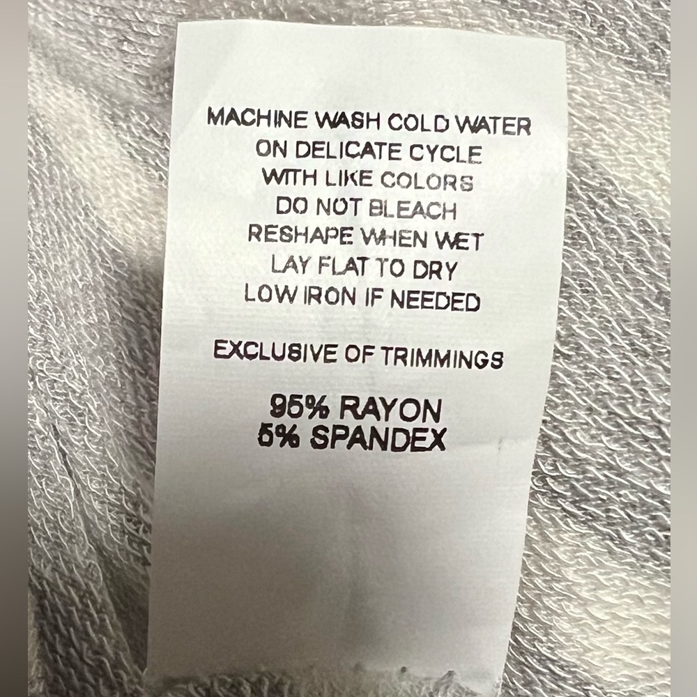 NWT Women’s Antistar Gray and white beach cover up with a hood Size Medium - Picture 5 of 6